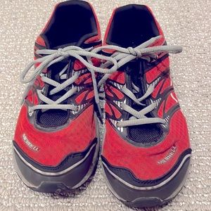 Merrill kids trail shoes - size 4